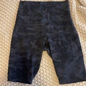 Size 8 LULU lemon biker shorts Allign